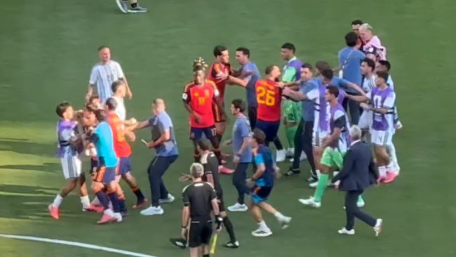 La conducta antideportiva de Argentina: La repugnante agresión de Paredes y la afrenta en la celebración