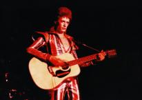 Bowie canta en Rock Band 3