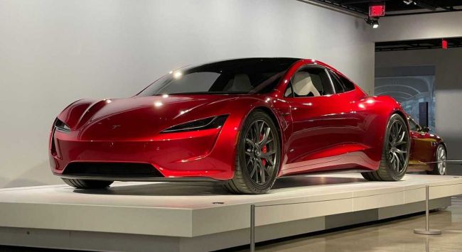 Elon Musk afirma que el Tesla Roadster podrá hacer de 0 a 100 km/h en menos de un segundo.