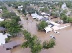 Las inundaciones de Texas dejan al menos 80 muertos mientras continúan las labores de rescate