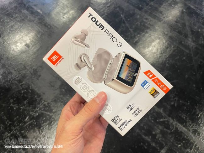 JBL presenta los auriculares Tour Pro 3 de gama alta y doble transductor